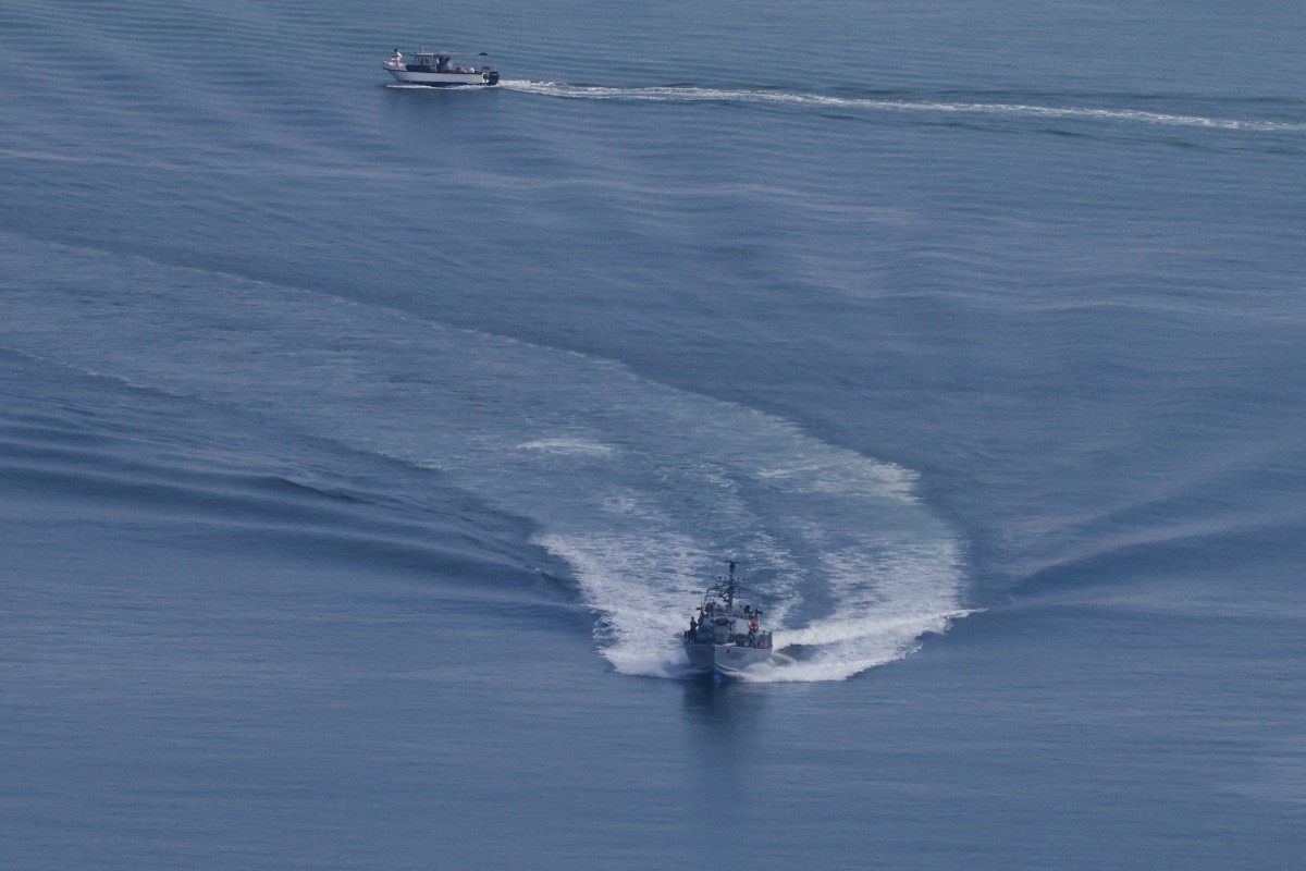 Photo used for demonstration purposes. Israeli Navy personnel patrol near the port in Haifa on October 31, 2024. Photo by Ahmad GHARABLI / AFP.