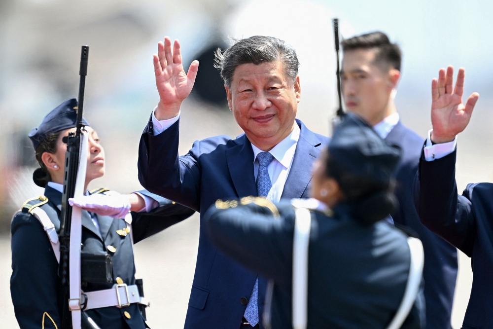 China's President Xi Jinping waves upon his arrival for the Asia-Pacific Economic Cooperation (APEC) Summit at Air Force Base 8, annexed to the Jorge Chavez International Airport, in Callao, Peru, on November 14, 2024. (Photo by Ernesto Benavides / AFP)
