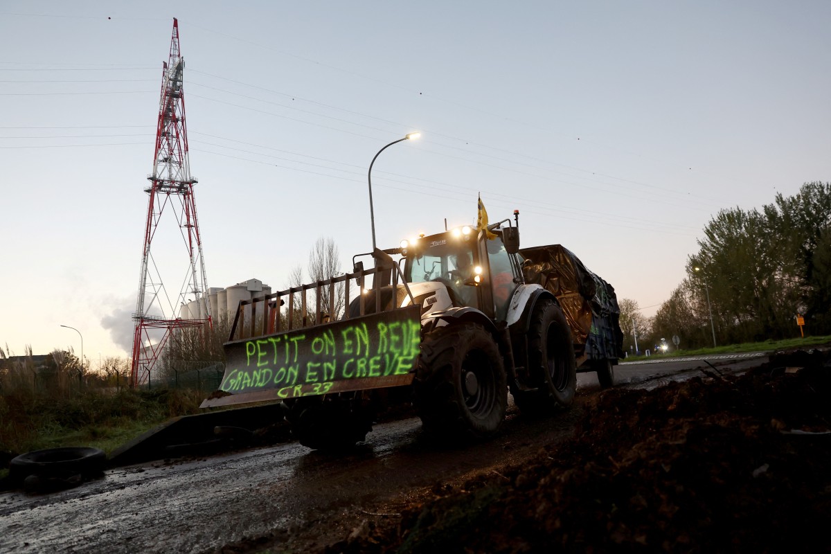 Photo used for demonstration purposes. A farmer on his tractor leaves the harbour of Bordeaux and its dam after the blockade by the Coordination Rurale hard-line farmers' union (CR) was lifted, near Bassens, southwestern France on November 22, 2024, opn the fifth day of the nationwide protests against pay and conditions and a prospective EU-Latin America trade deal. (Photo by ROMAIN PERROCHEAU / AFP)