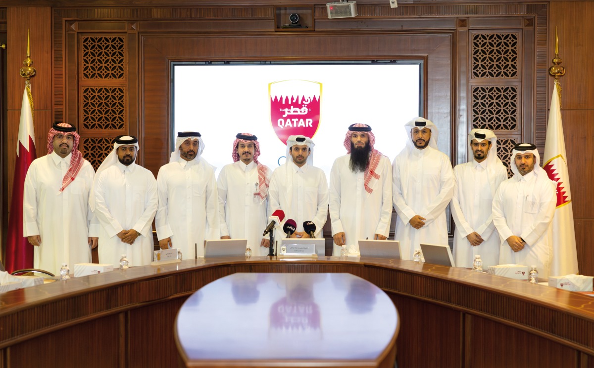 Chairman of the Race’s Organizing Committee Sheikh Suhaim bin Mohammed Al Thani, Executive Director of the Qatar Athletics Federation Khalid Rashid Al Marri, QOC’s Assistant Director of the Sports Events Department Salah Mahmoud Al Saadi and QOC’s Head of Media Relations Sheikh Hamad bin Abdulaziz Al Thani along with other officials pose for a group photo.  