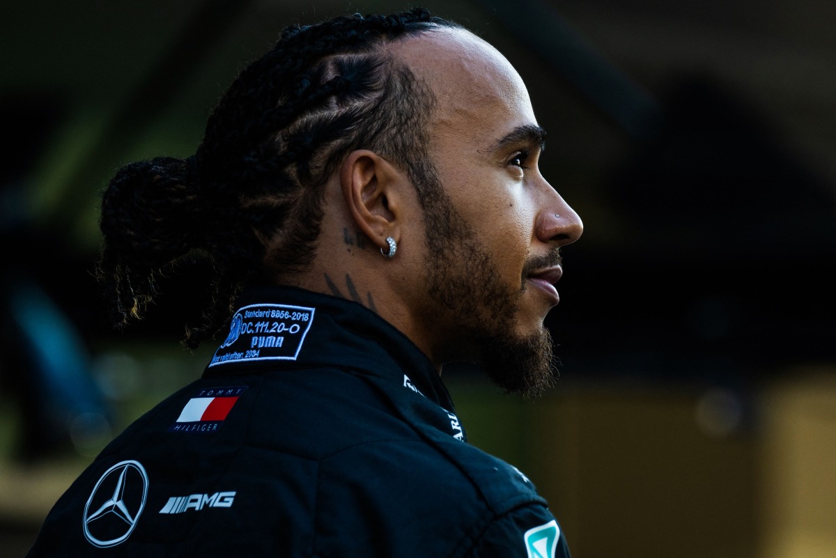 Mercedes' British driver Lewis Hamilton poses for a group photo with their team ahead of the Abu Dhabi Formula One Grand Prix at the Yas Marina Circuit in Abu Dhabi on December 5, 2024. (Photo by Andrej ISAKOVIC / AFP)