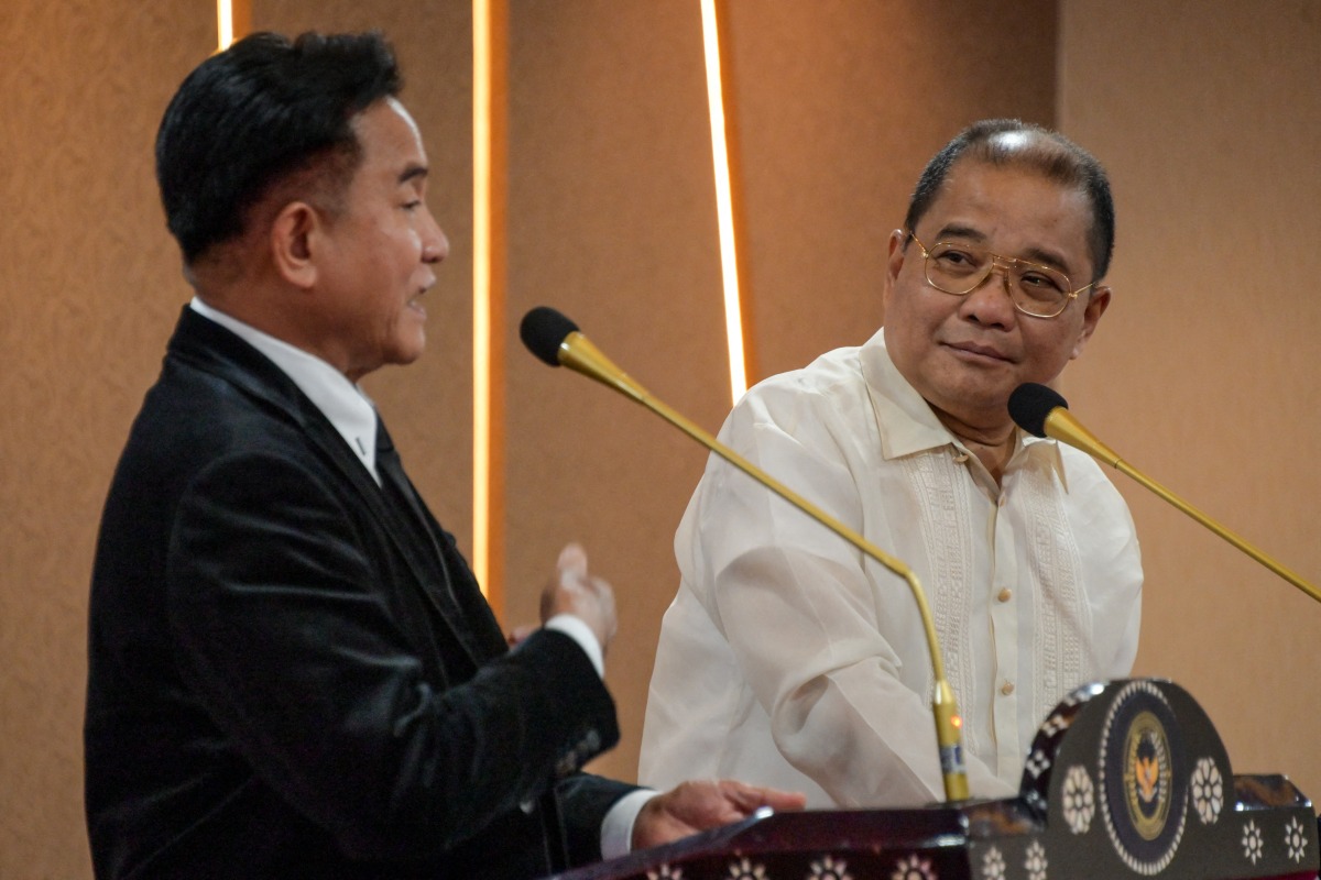 Indonesia’s Coordinating Minister for Law, Human Rights, Immigration, and Corrections Yusril Ihza Mahendra (L) and the Philippines’ Undersecretary at the Department of Justice Raul Vasquez (R) speak to reporters after signing documents regarding the plan to repatriate death row inmate Mary Jane Veloso in Jakarta on December 6, 2024. Photo by BAY ISMOYO / AFP.