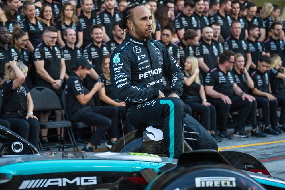 Mercedes' British driver Lewis Hamilton poses for a photo with his team ahead of the Abu Dhabi Formula One Grand Prix at the Yas Marina Circuit in Abu Dhabi on December 5, 2024. (Photo by Andrej Isakovic / AFP)