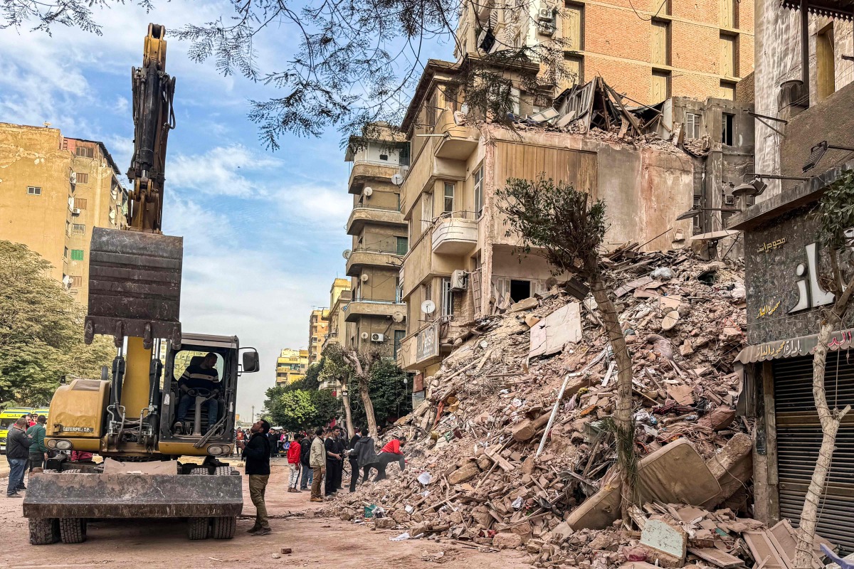 An excavator is stationed outside a collapsed building in the Waili district of central Cairo on December 10, 2024. Photo by AFP