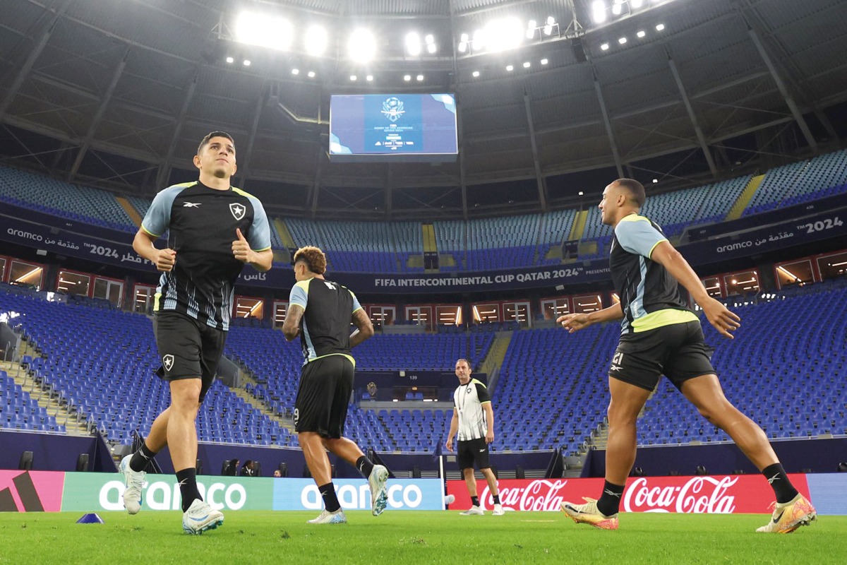 Botafogo players during a training session yesterday.