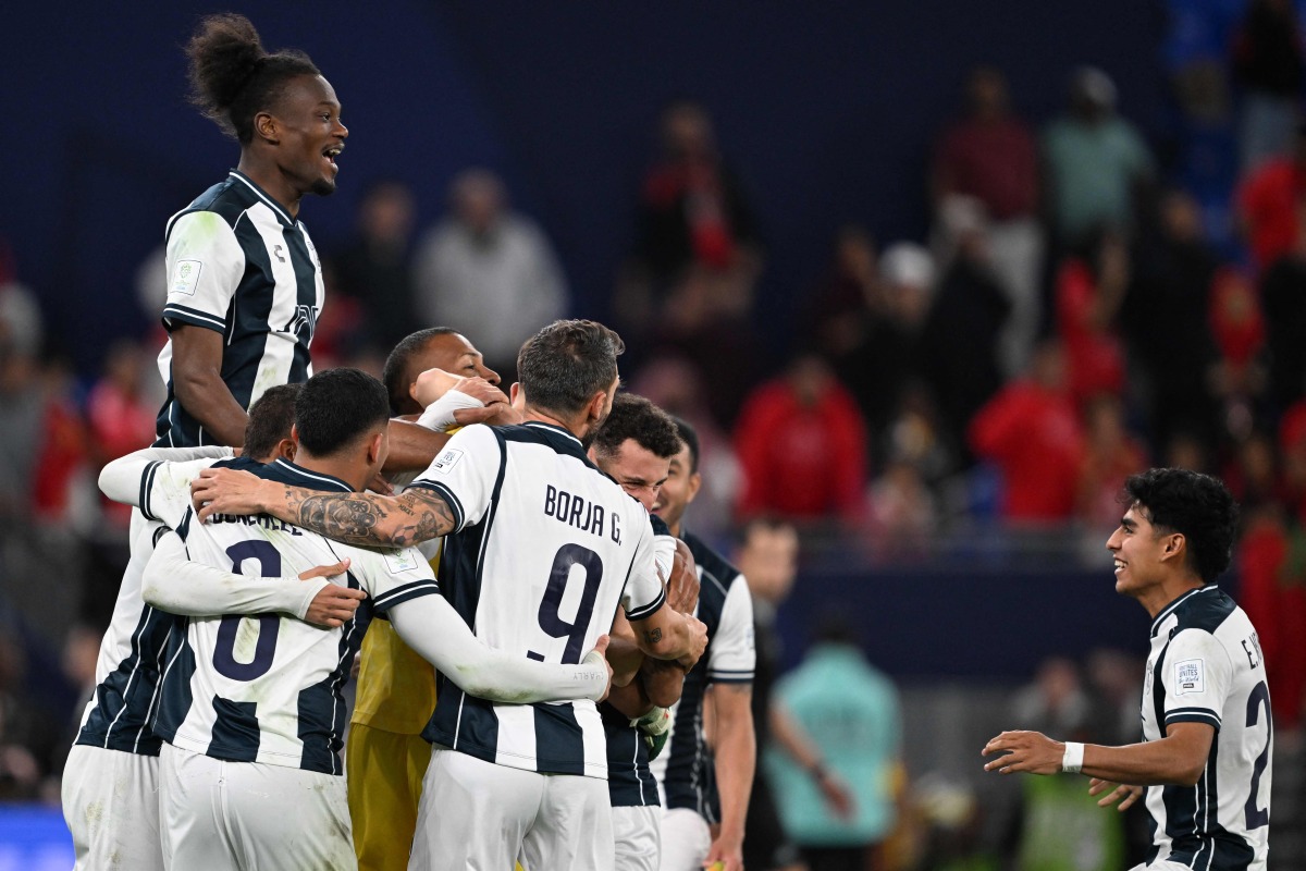 Pachuca's players celebrate winning the penalty shoot-out during the 2024 FIFA Intercontinental Cup football match between Mexico's Pachuca and Egypt's Al-Ahly at Stadium 974 in Doha on December 14, 2024. (Photo by Mahmud HAMS / AFP)