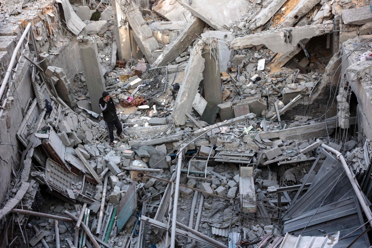 A man inspects the damage following an Israeli strike on a home belonging to the al-Zaytouniyah family, in the al-Daraj neighbourhood in Gaza City, in the central Gaza Strip on December 19, 2024. (Photo by Omar AL-QATTAA / AFP)
