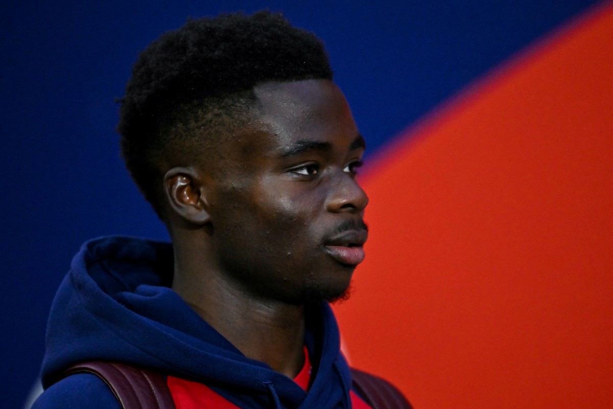 Arsenal's English midfielder #07 Bukayo Saka arrives for the English Premier League football match between Crystal Palace and Arsenal at Selhurst Park in south London on December 21, 2024. (Photo by Glyn KIRK / AFP)