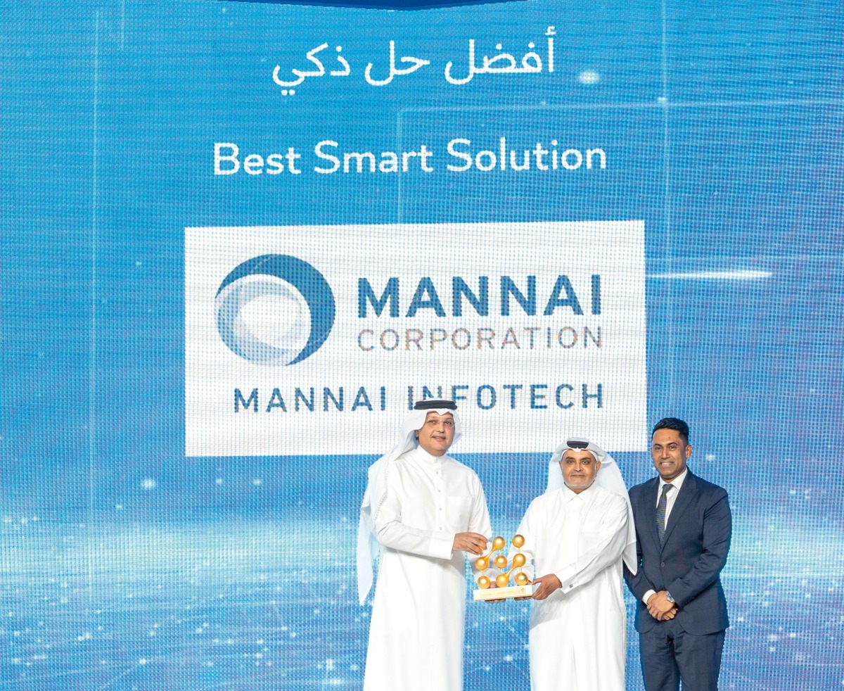 Minister of Communications and Information Technology, H E Mohammed bin Ali Al Mannai presenting the award to Vice Chairman of the Executive Committee at Mannai Corporation, Khalid Mannai.