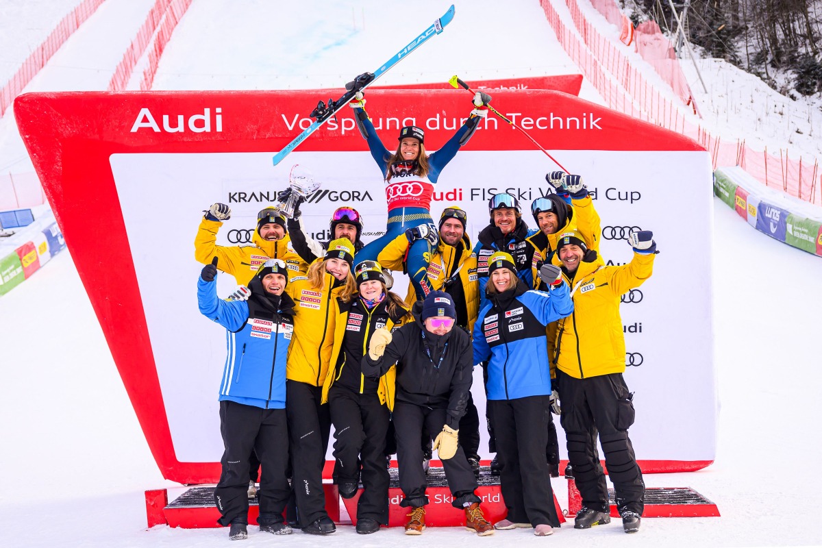 First placed Sweden's Sara Hector (C) poses with her team during the podium ceremony after winning the Women's Giant Slalom event as part of the FIS Alpine ski world Cup 2024-2025 in Kranjska Gora, Slovenia, on January 4, 2025. (Photo by Jure Makovec / AFP)
