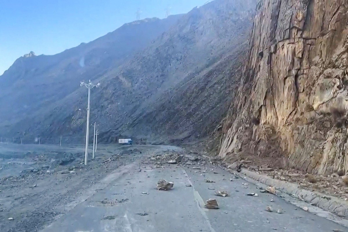 This frame grab from a user-generated content (UGC) video on January 7, 2025 shows rocks on a road near the Shigatse national highway in China's Tibet after an earthquake struck the area. (Photo by UGC / AFP) 