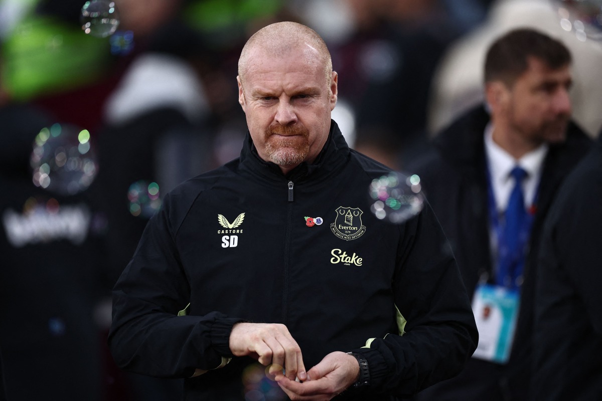 (FILES) Everton's English manager Sean Dyche arrives for the English Premier League football match between West Ham United and Everton at the London Stadium, in London on November 9, 2024. (Photo by HENRY NICHOLLS / AFP)