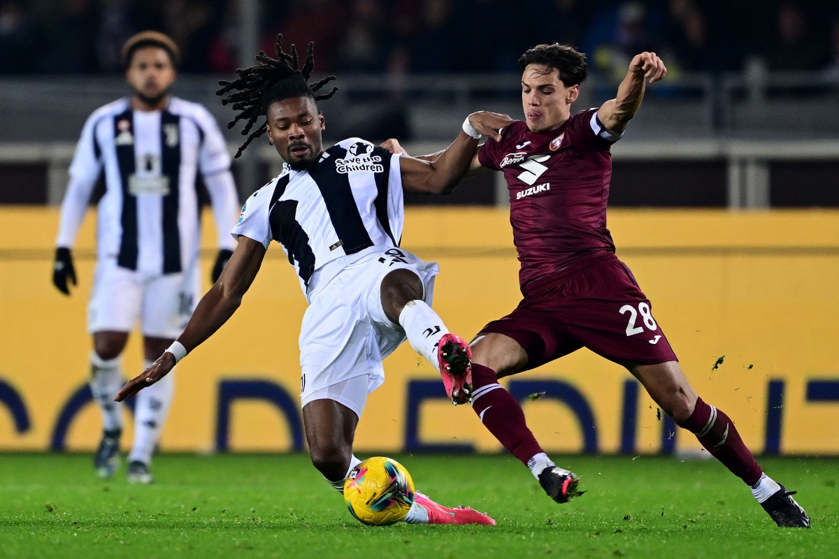 Juventus' French midfielder #19 Khephren Thuram-Ulien (C) and Torino's Italian midfielder #28 Samuele Ricci (R) fight for the ball during the Italian Serie A football match between Torino and Juventus at the Olympic Grande Torino stadium in Turin on January 11, 2025. (Photo by MARCO BERTORELLO / AFP)
