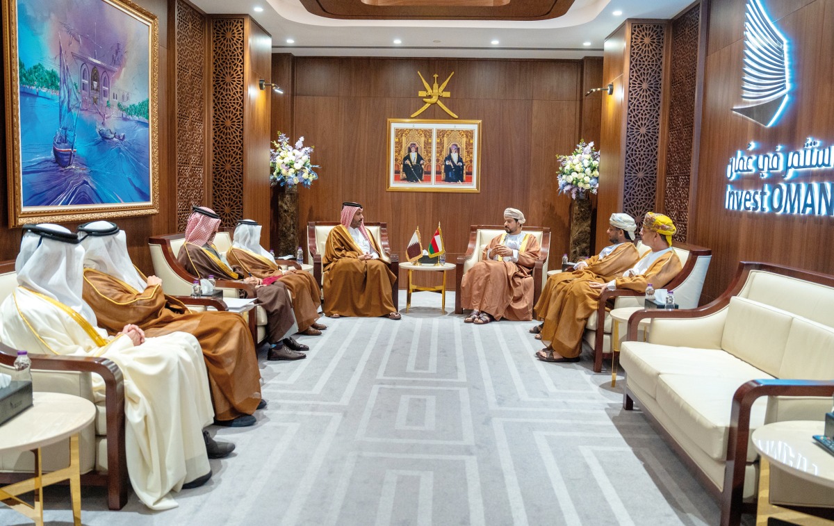 Minister of Commerce and Industry H E Sheikh Faisal bin Thani bin Faisal Al Thani with Oman’s Minister of Commerce Industry and Investment Promotion H E Qais bin Mohammed Al Yousef with other officials during the meeting.