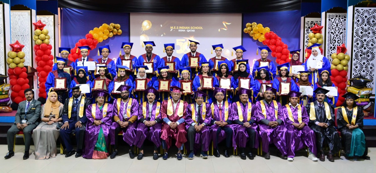 MES Indian School officials and students at the farewell ceremony.