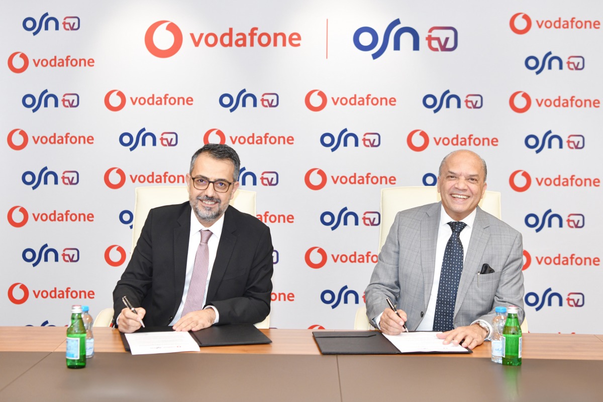 Chief Operating Officer at Vodafone Qatar Baran Yurdagul and SVP, Commercial Sales at OSN Ellis D’Rozario during the agreement signing ceremony. 