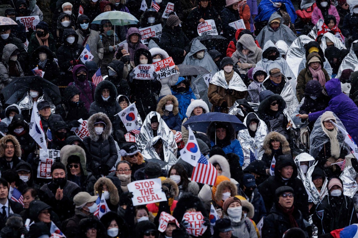 Supporters of impeached South Korean president Yoon Suk Yeol attend a rally near his residence in Seoul on January 13, 2025. (Photo by YASUYOSHI CHIBA / AFP)