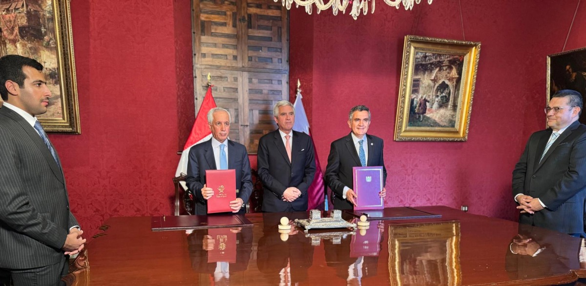 Minister of State for Foreign Affairs H E Sultan bin Saad Al Muraikhi and Peruvian officials at the signing of a cooperation agreement between Qatar's Diplomatic Institute and the Diplomatic Academy of Peru. 
