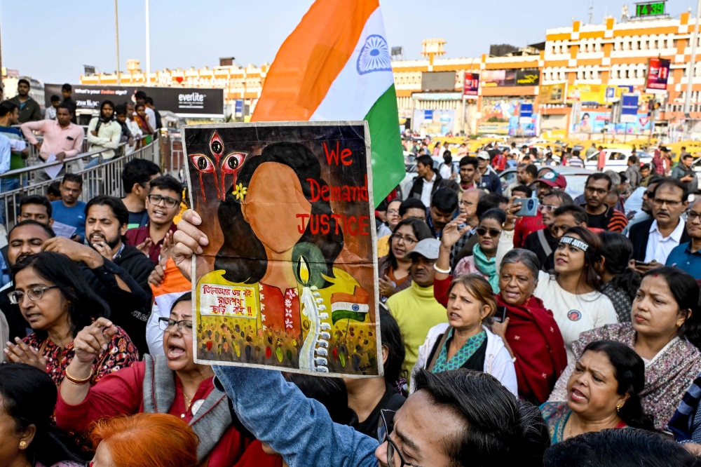 Social activists shout slogans near the Sealdah Civil and Criminal Court in Kolkata on January 18, 2025. (Photo by Dibyangshu Sarkar / AFP)