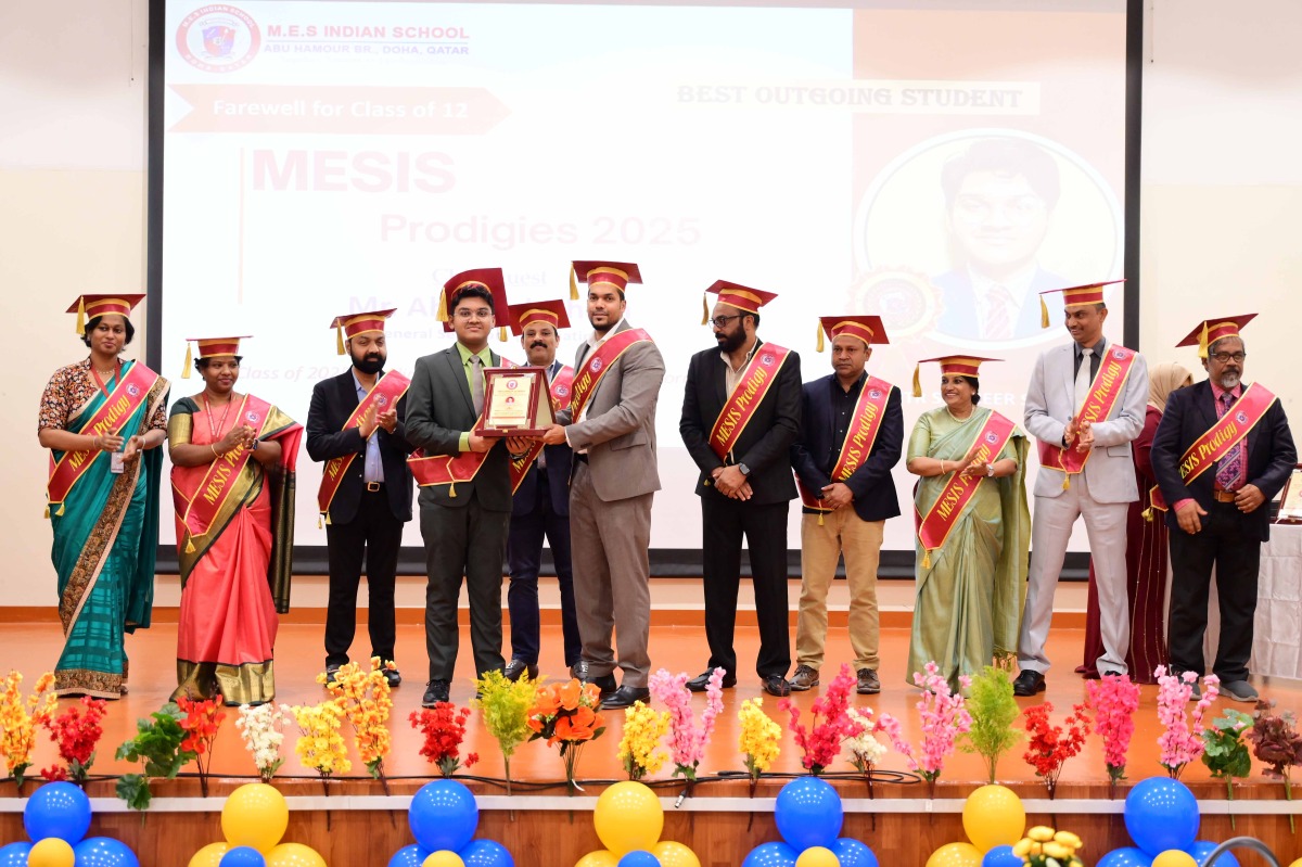 Officials and students of MES Indian School during the farewell ceremony for the Class of 2025.