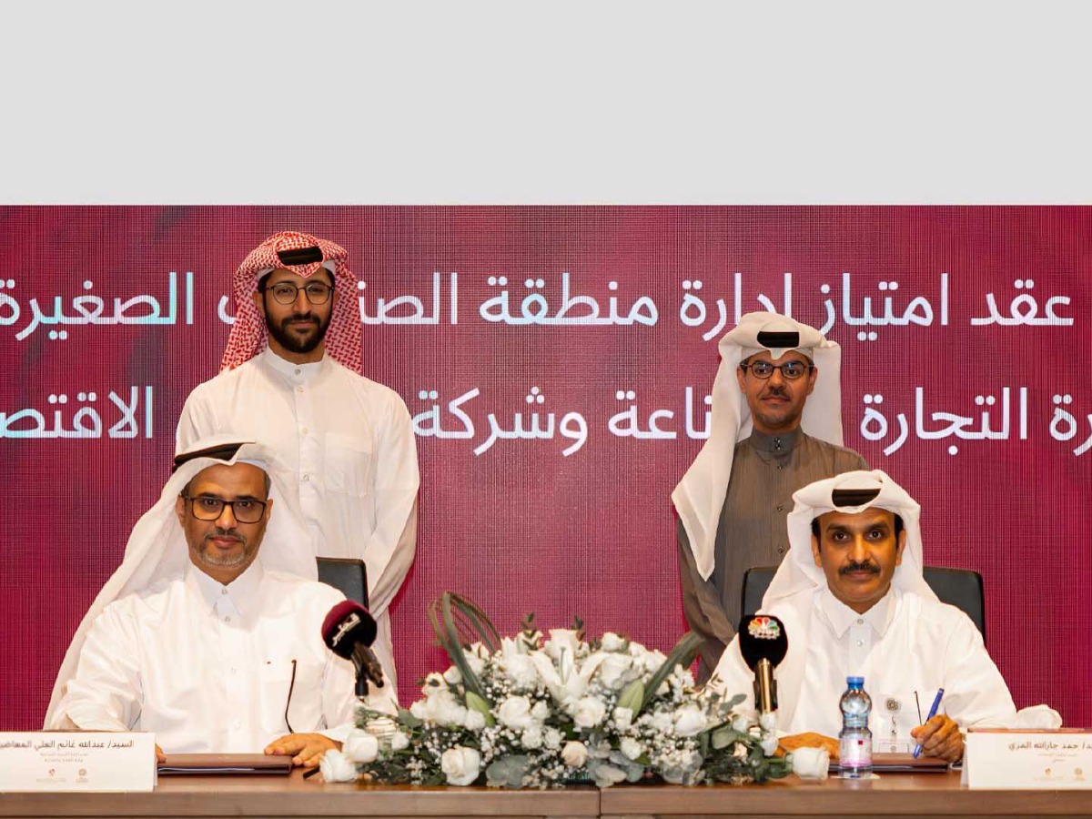 Assistant Undersecretary for Industrial Affairs and Business Development at MoCI Saleh Majid Al Khulaifi and CEO of Manateq Eng. Mohammed Lutfalla Al Emadi look on as Director of the Industrial Development Department at MoCI Abdulla Ghanim Al Maadeed and Chief Operations Officer at Manateq Hamad Jarallah Al Marri sign agreement at the Ministry’s headquarters in Lusail, yesterday. 