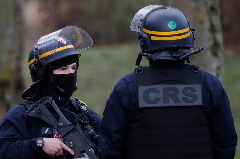 French police secure an area in Villejuif near Paris, France, January 3, 2020 after police shot dead a man who tried to stab several people in a public park. File Photo: Reuters/Charles Platiau