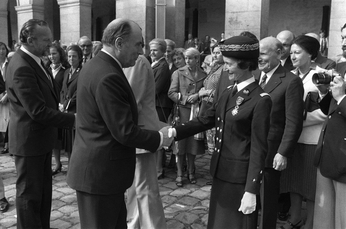 (FILES) This photograph taken in Paris on September 17, 1981 shows French President Francois Mitterrand (L) shaking hands with Valerie Andre, French Inspector General of the Army Medical Corps, during a ceremony where she received the rank of Grand Officer of the Legion of Honour. (Photo by MICHEL CLEMENT / AFP)
