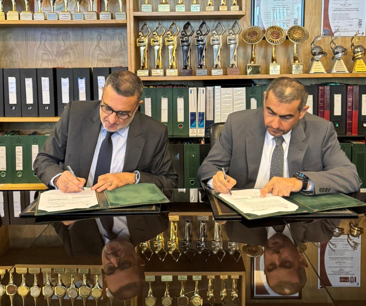 Es’hailSat, and SNRT officials signing the agreement.
