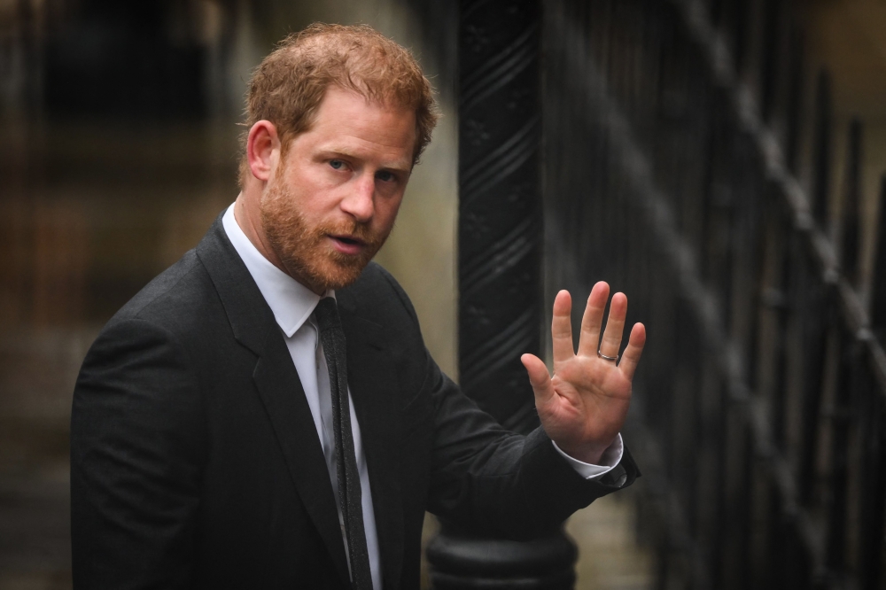 (Files) Britain's Prince Harry, Duke of Sussex waves as he arrives at the Royal Courts of Justice, Britain's High Court, in central London on March 28, 2023. (Photo by Daniel Leal / AFP)