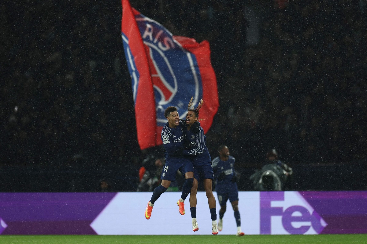 Paris Saint-Germain's French forward #29 Bradley Barcola (R) celebrates with Paris Saint-Germain's French midfielder #14 Desire Doue after scoring a goal during the UEFA Champions League, league phase football match between Paris Saint-Germain and Manchester City at the Parc des Princes Stadium in Paris on January 22, 2025. (Photo by FRANCK FIFE / AFP)
