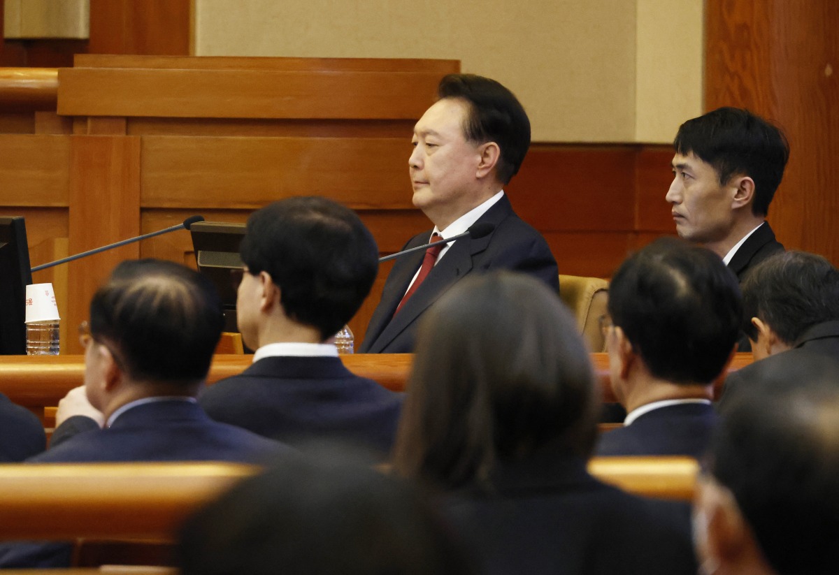 South Korea’s impeached President Yoon Suk Yeol (C) attends the fourth hearing of his impeachment trial over his short-lived imposition of martial law at the Constitutional Court in Seoul on January 23, 2025. (Photo by JEON HEON-KYUN / POOL / AFP)
