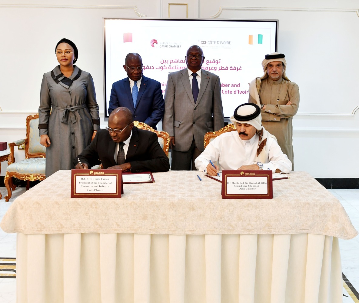 QC Second Vice Chairman, Rashed bin Hamad Al Athba, and President of the Côte d’Ivoire Chamber of Commerce and Industry Faman Touré, signing the MoU. 