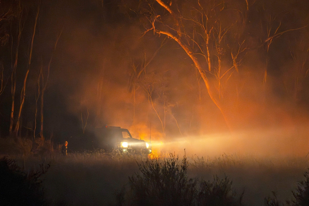 A handout photo from VicEmergency/state control centre taken and released on January 27, 2025 shows a fire truck arriving to battle bushfires in Little Desert National Park in the Australian state of Victoria. (Photo by Handout / VicEmergency/state control centre / AFP)