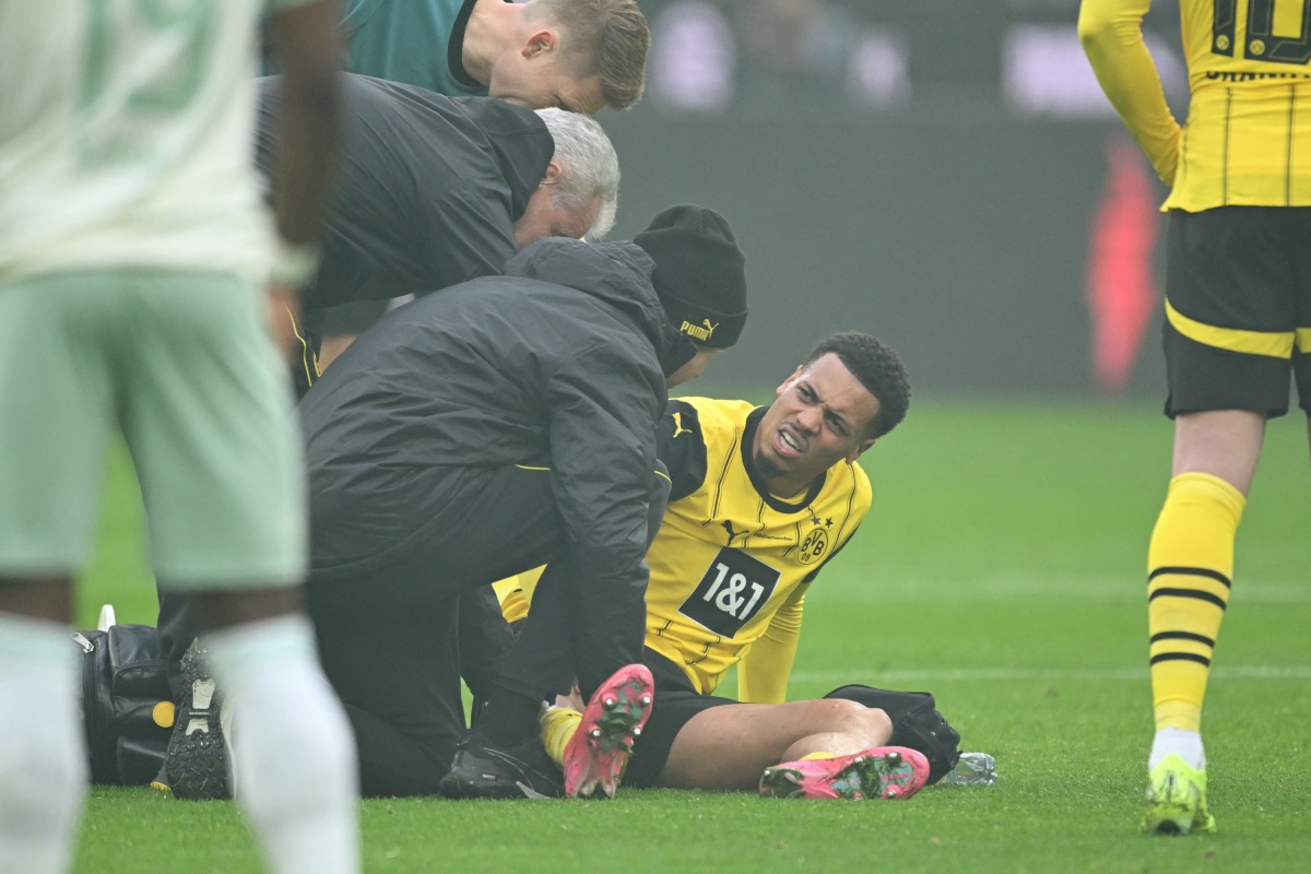 Dortmund's injured German midfielder #08 Felix Nmecha reacts on the pitch during the German first division Bundesliga football match BVB Borussia Dortmund vs Werder Bremen in Dortmund, western Germany, on January 25, 2025. (Photo by INA FASSBENDER / AFP)