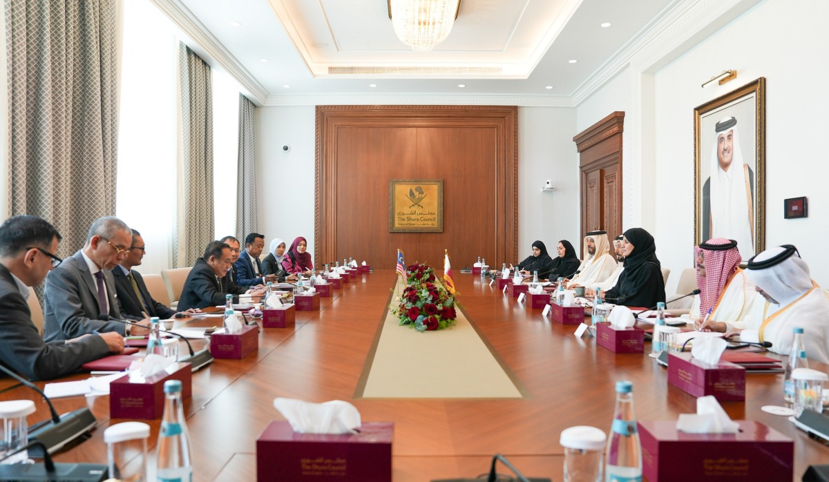 Deputy Speaker of the Shura Council H E Dr. Hamda bint Hassan Al Sulaiti and President of the Malaysian Senate H E Dato’ Awang Bemee Awang Ali Basah co-chairing the session.
