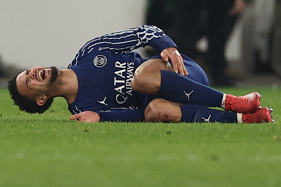 Paris Saint-Germain's French midfielder #33 Warren Zaire-Emery reacts after sustaining an injury during the UEFA Champions League football match VfB Stuttgart vs Paris Saint-Germain in Stuttgart, southwestern Germany, on January 29, 2025. (Photo by FRANCK FIFE / AFP)
