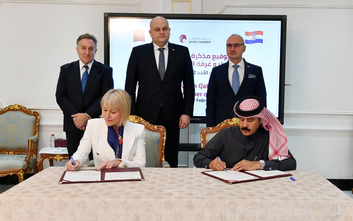 Minister of Economy and Sustainable Development, H E Ante Šusnjar and Minister of Foreign Affairs of the Republic of Croatia, H E Dr Gordan Grlić Radman witnessing the MoU signing between Second Vice Chairman of Qatar Chamber, Rashid bin Hamad Al Athba and Secretary General of the Croatian Chamber of Economy, Marina Ruzic.