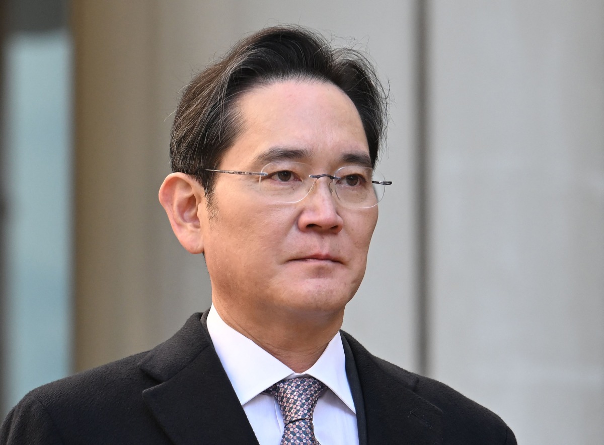 Samsung Electronics chairman Lee Jae-yong leaves after a court ruling on the controversial 2015 merger case, at the Seoul High Court in Seoul on February 3, 2025. Photo by Jung Yeon-je / AFP