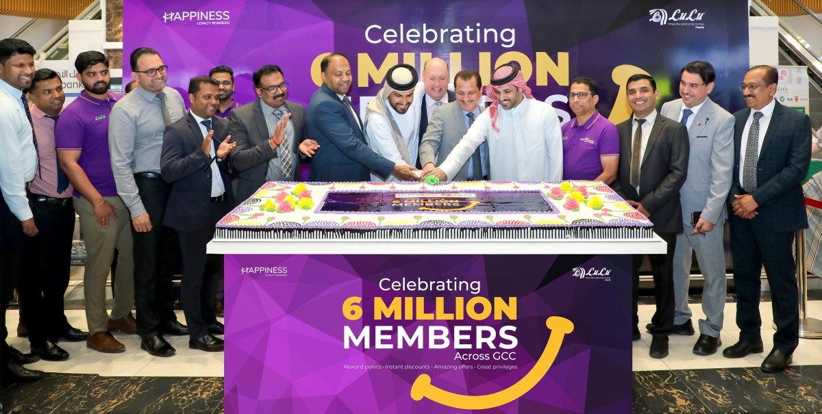 Lulu officials during a ceremony to mark six million ‘Lulu Happiness’ members across the GCC. 
