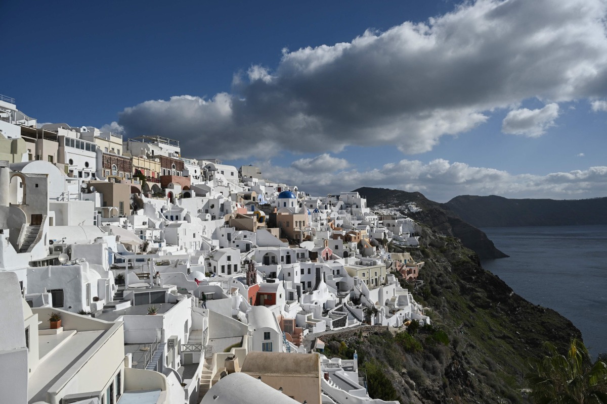 This photograph shows a general view of the Oia village on the Greek island of Santorini while the authorities restrict the access to the tourists in some areas as a precaution due to recent seismic activity on February 5, 2025. Photo by STRINGER / AFP