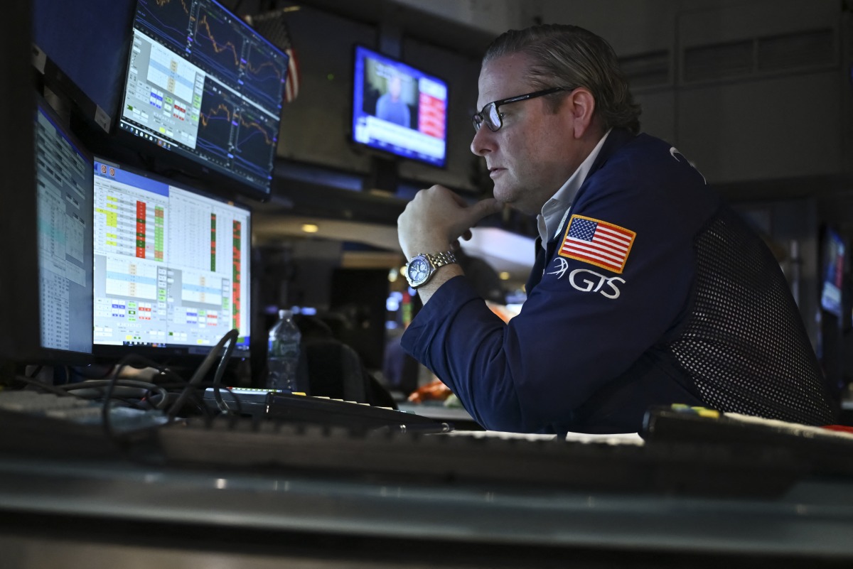 Traders work on the floor of the New York Stock Exchange (NYSE) in New York on February 3, 2025. (Photo by ANGELA WEISS / AFP)
