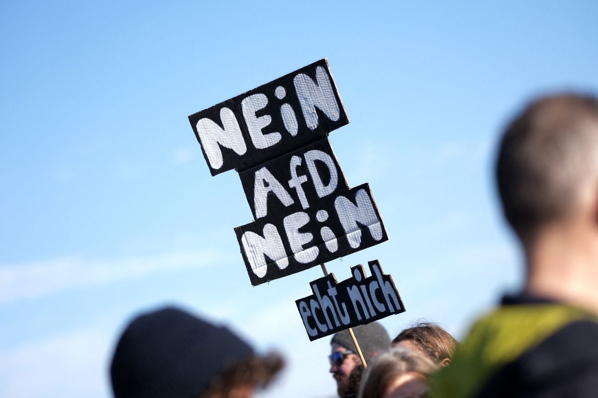 Participants display placards against the Alternative for Germany (AfD) party during a rally against the far right at the Theresienwiese in Munich, southern Germany, on February 8, 2025, almost two weeks ahead of parliamentary elections. (Photo by LUKAS BARTH-TUTTAS / AFP)
