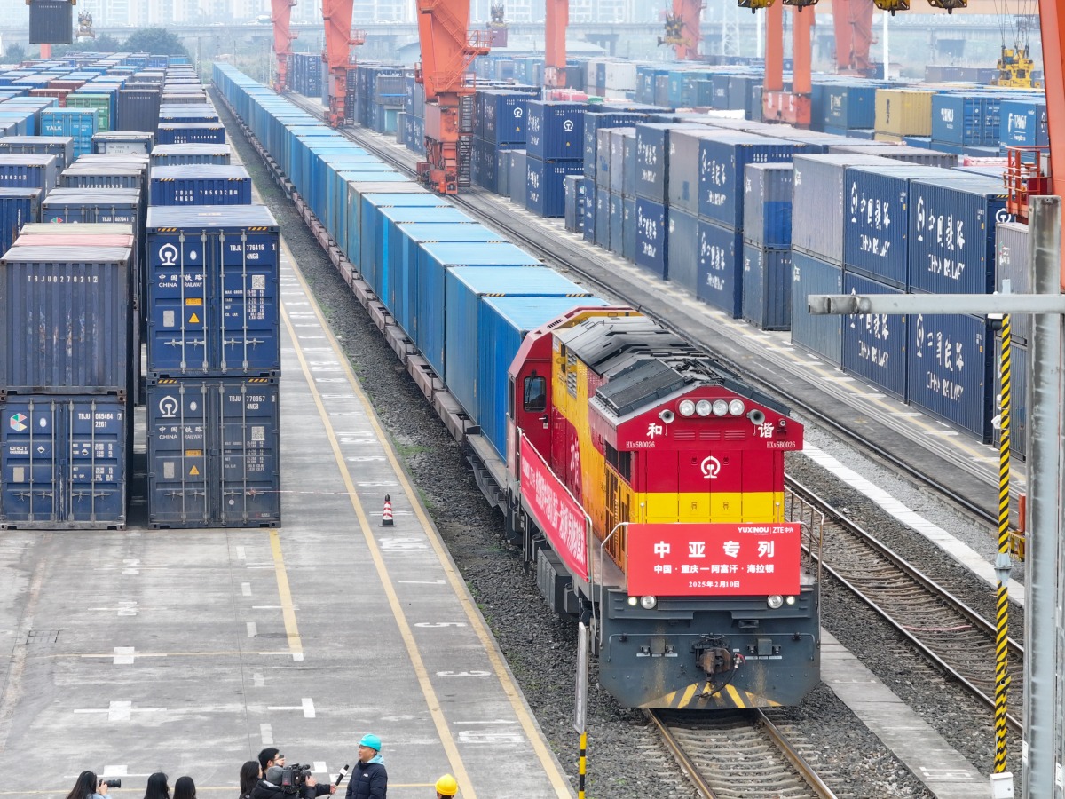  A drone photo shows a cargo train before departure at the Tuanjiecun Station in Chongqing, southwest China, Feb. 10, 2025. (Xinhua/Tang Yi)