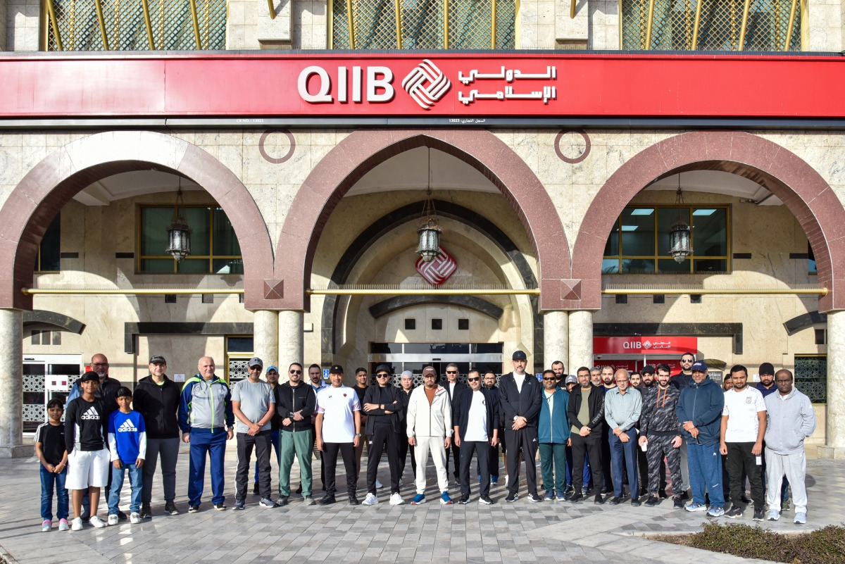 QIIB’s CEO Dr Abdulbasit Ahmad Al Shaibei with senior executives and employees pose for a group photo.