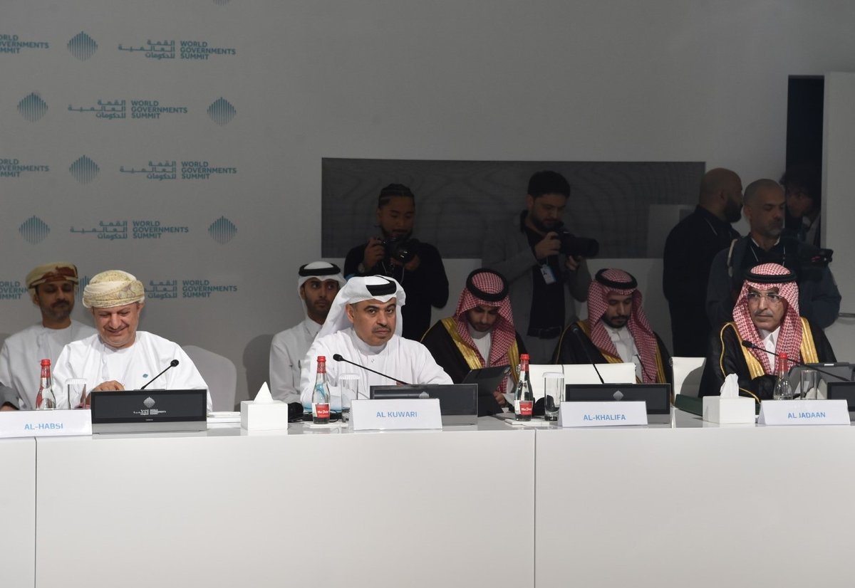 Minister of Finance H E Ali bin Ahmed Al Kuwari with other Ministers and dignitaries during 
a discussion session at the 2025 World Government Summit in Dubai.