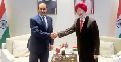 Minister of State for Energy Affairs and President and CEO of QatarEnergy, H E Eng. Saad bin Sherida Al Kaabi with Minister of Petroleum and Natural Gas in the Republic of India, H E Hardeep Singh Puri during the India Energy Week 2025.