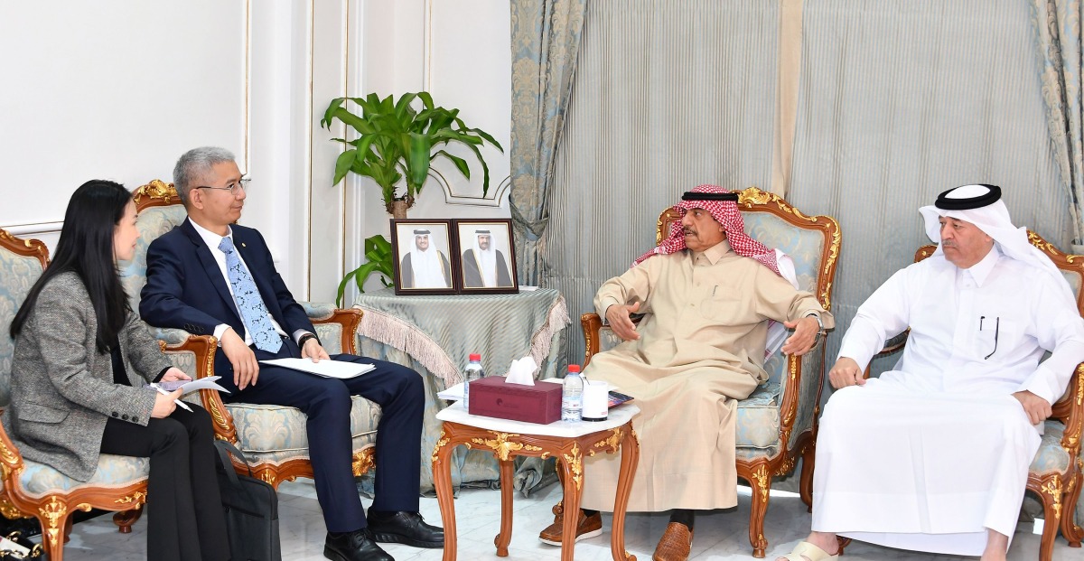 Acting Director General of the Qatar Chamber, Ali Bu Sherbak Al Mansouri and Deputy Director General of the China Foreign Trade Centre, Ma Fengmin along with other officials during the meeting.