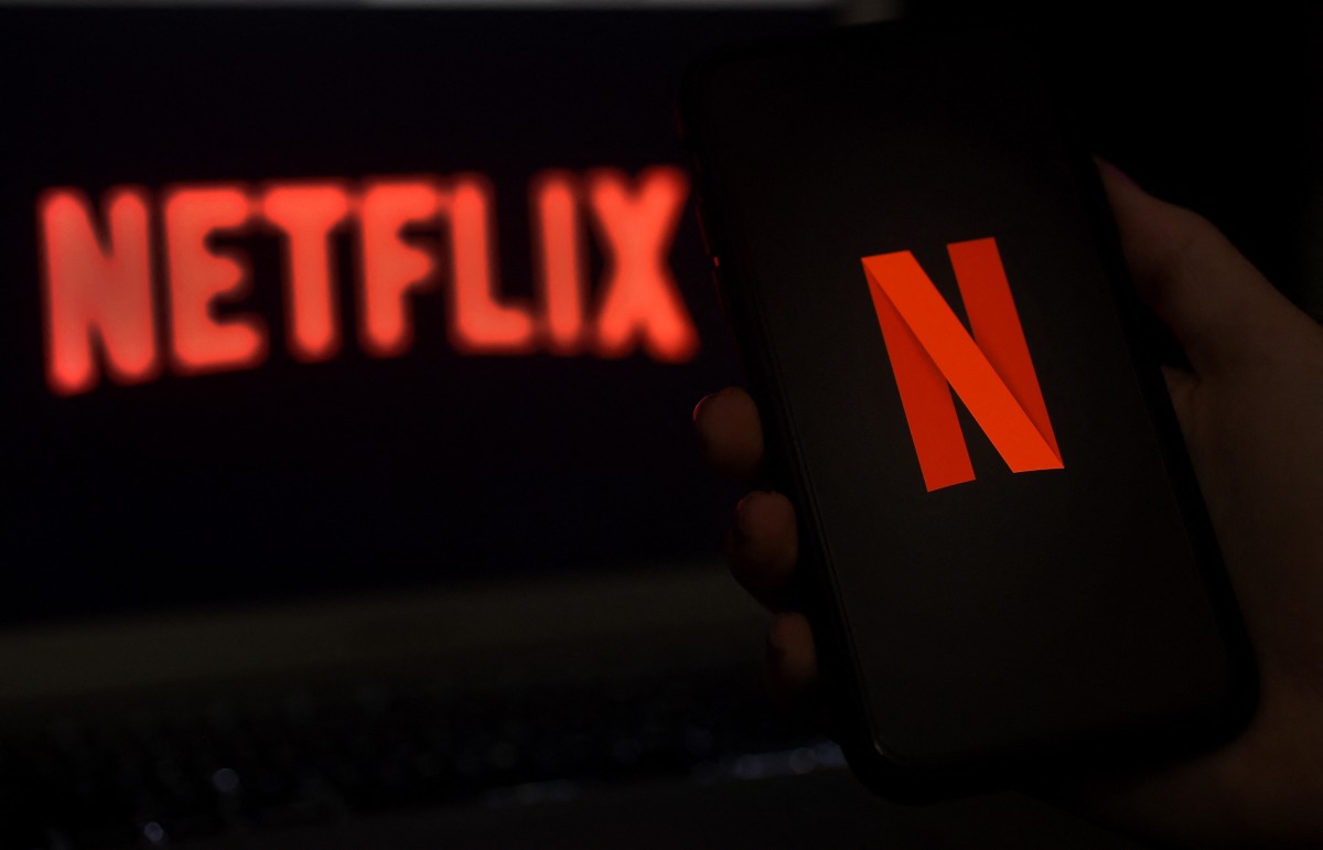 In this photo illustration a computer screen displays the Netflix logo on March 31, 2020 in Arlington, Virginia. Photo by Olivier DOULIERY / AFP