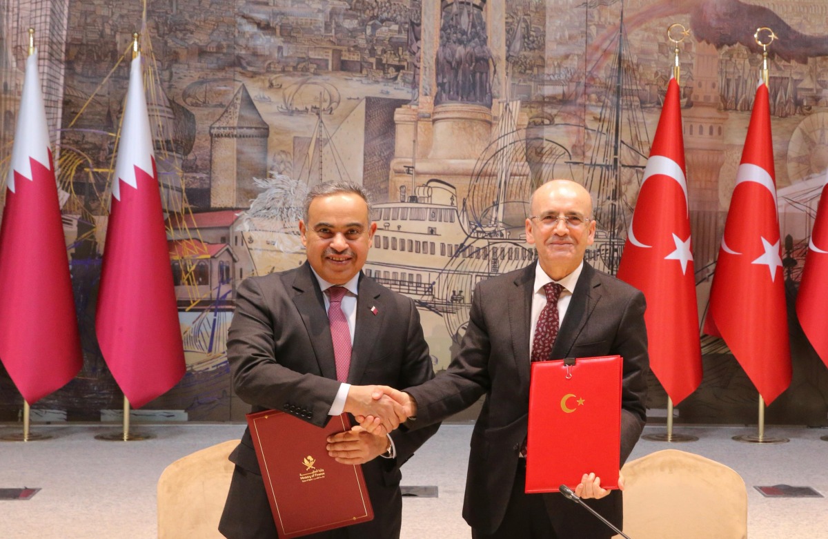 Minister of Finance H E Ali bin Ahmed Al Kuwari and Minister of Treasury and Finance H E Mehmet Simsek during the meeting in Istanbul, yesterday.