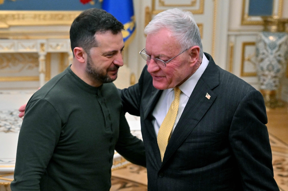  Ukraine's President Volodymyr Zelensky (left) greets US envoy Keith Kellogg at his offices in Kyiv on February 20, 2025. (Photo by Sergei Supinsky / AFP)